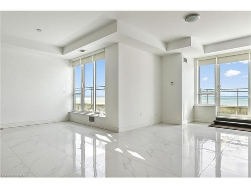 827-3500 Lakeshore Road W, Oakville, ON - Indoor Photo Showing Other Room