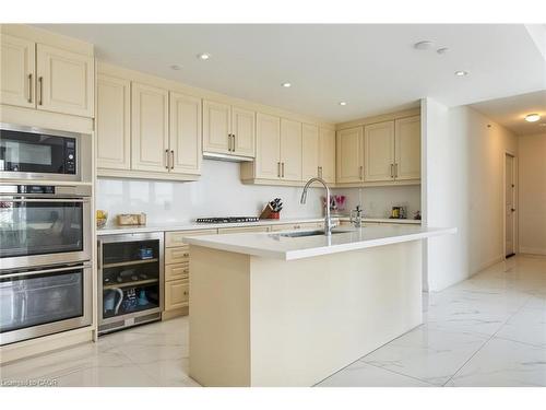 827-3500 Lakeshore Road W, Oakville, ON - Indoor Photo Showing Kitchen