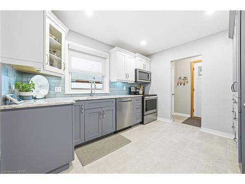 1007 Pine Street, Dunnville, ON - Indoor Photo Showing Kitchen With Stainless Steel Kitchen
