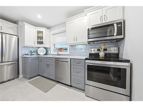 1007 Pine Street, Dunnville, ON - Indoor Photo Showing Kitchen With Stainless Steel Kitchen
