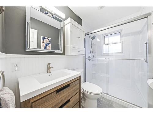 1007 Pine Street, Dunnville, ON - Indoor Photo Showing Bathroom