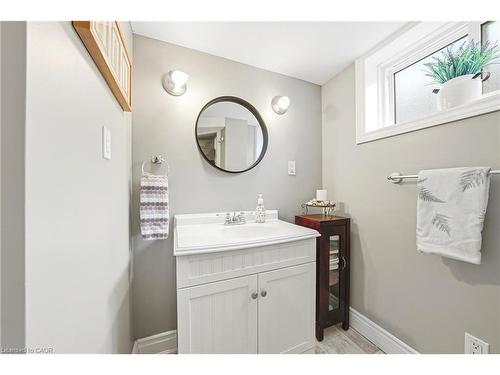 1007 Pine Street, Dunnville, ON - Indoor Photo Showing Bathroom