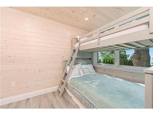 71865 Sunview Avenue, Dashwood, ON - Indoor Photo Showing Bedroom
