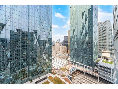 3112-18 Yonge Street, Toronto, ON - Outdoor