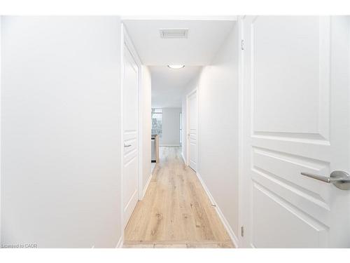 3112-18 Yonge Street, Toronto, ON - Indoor Photo Showing Other Room