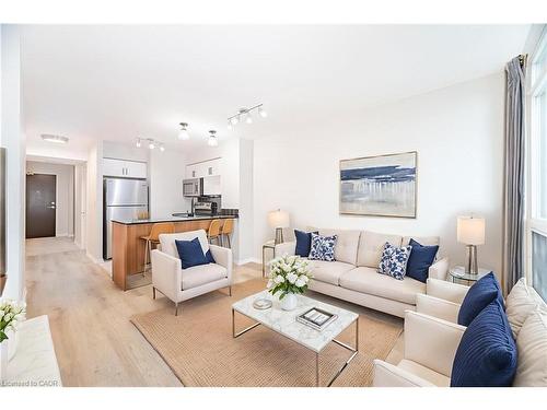 3112-18 Yonge Street, Toronto, ON - Indoor Photo Showing Living Room