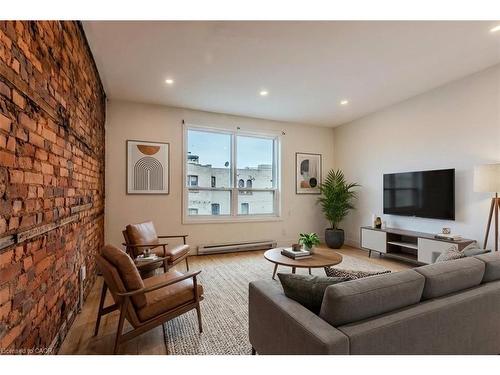 C-461 King Street E, Hamilton, ON - Indoor Photo Showing Living Room