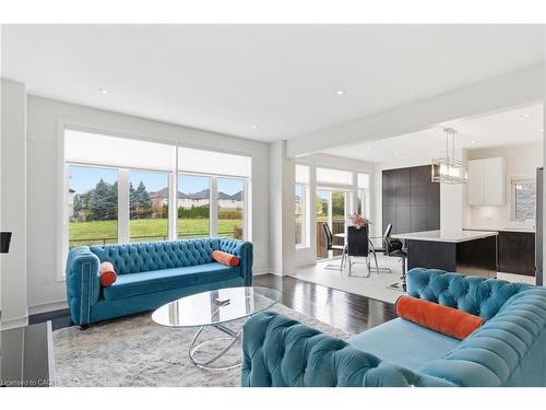 142 Irwin Avenue, Ancaster, ON - Indoor Photo Showing Living Room