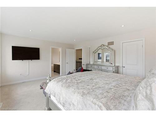 142 Irwin Avenue, Ancaster, ON - Indoor Photo Showing Bedroom