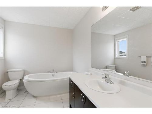 142 Irwin Avenue, Ancaster, ON - Indoor Photo Showing Bathroom