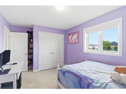142 Irwin Avenue, Ancaster, ON - Indoor Photo Showing Bedroom