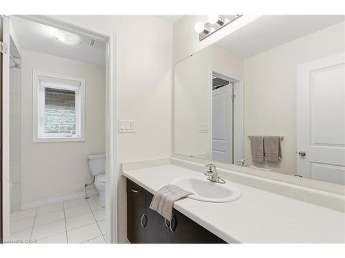 142 Irwin Avenue, Ancaster, ON - Indoor Photo Showing Bathroom