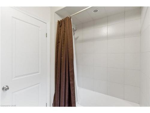 142 Irwin Avenue, Ancaster, ON - Indoor Photo Showing Bathroom