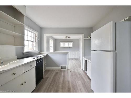46 Plains Road E, Burlington, ON - Indoor Photo Showing Kitchen
