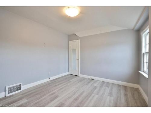 46 Plains Road E, Burlington, ON - Indoor Photo Showing Other Room