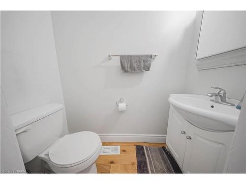 38 Hillbrook Crescent, Kitchener, ON - Indoor Photo Showing Bathroom