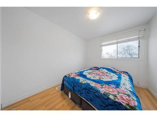38 Hillbrook Crescent, Kitchener, ON - Indoor Photo Showing Bedroom