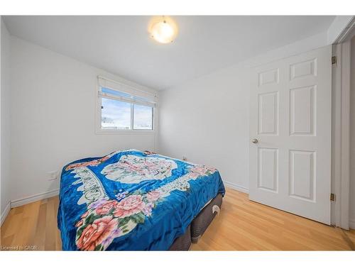 38 Hillbrook Crescent, Kitchener, ON - Indoor Photo Showing Bedroom