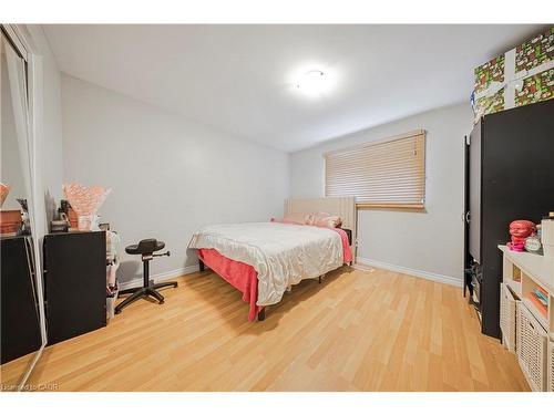38 Hillbrook Crescent, Kitchener, ON - Indoor Photo Showing Bedroom