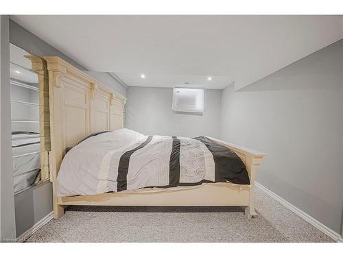 38 Hillbrook Crescent, Kitchener, ON - Indoor Photo Showing Bedroom