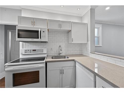 495 Charlton Avenue E, Hamilton, ON - Indoor Photo Showing Kitchen