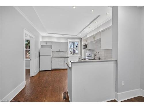 495 Charlton Avenue E, Hamilton, ON - Indoor Photo Showing Kitchen