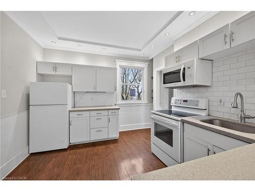 495 Charlton Avenue E, Hamilton, ON - Indoor Photo Showing Kitchen