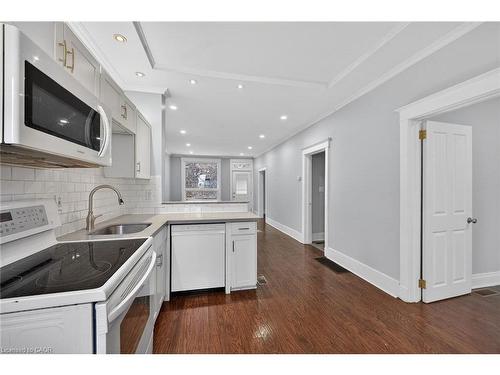 495 Charlton Avenue E, Hamilton, ON - Indoor Photo Showing Kitchen