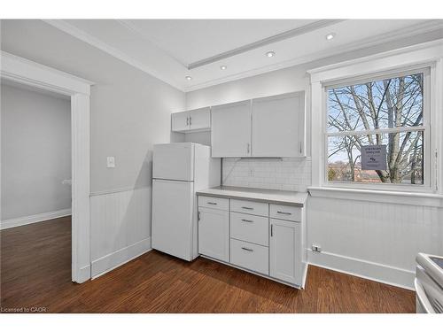 495 Charlton Avenue E, Hamilton, ON - Indoor Photo Showing Kitchen