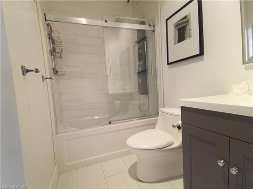 412-150 Colborne Street, Brantford, ON - Indoor Photo Showing Bathroom