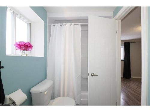 112 Green Valley Drive, Kitchener, ON - Indoor Photo Showing Bathroom