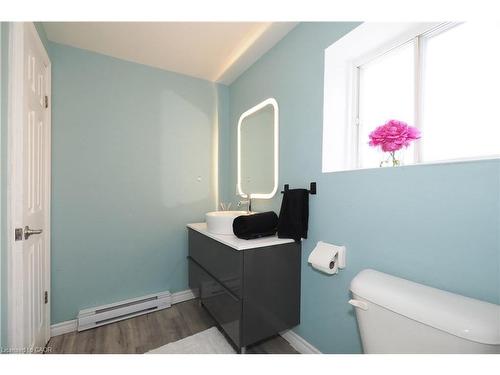 112 Green Valley Drive, Kitchener, ON - Indoor Photo Showing Bathroom