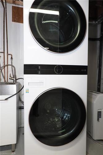 112 Green Valley Drive, Kitchener, ON - Indoor Photo Showing Laundry Room