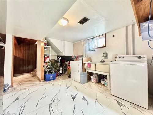 676 Upper Wentworth Street, Hamilton, ON - Indoor Photo Showing Laundry Room