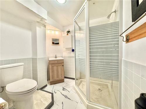 676 Upper Wentworth Street, Hamilton, ON - Indoor Photo Showing Bathroom