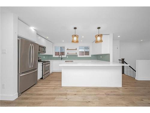 3346 Hannibal Road, Burlington, ON - Indoor Photo Showing Kitchen With Upgraded Kitchen
