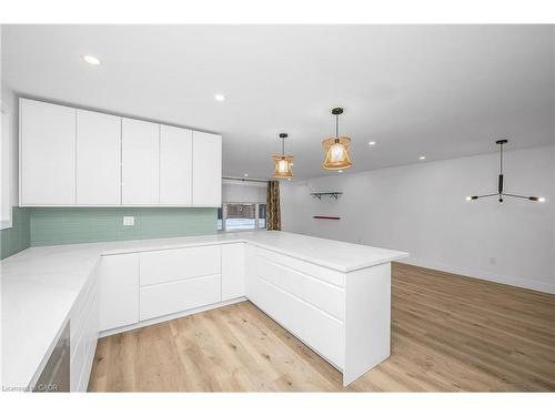 3346 Hannibal Road, Burlington, ON - Indoor Photo Showing Kitchen