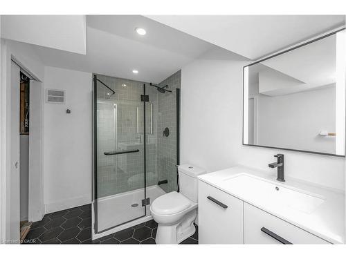 3346 Hannibal Road, Burlington, ON - Indoor Photo Showing Bathroom