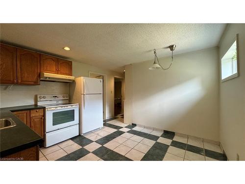 2-408 Erb Street W, Waterloo, ON - Indoor Photo Showing Kitchen