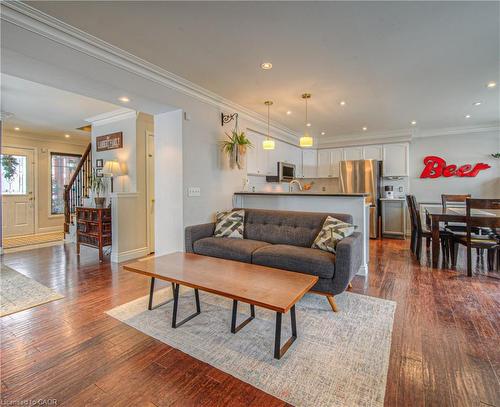 23 Mayo Avenue, Cambridge, ON - Indoor Photo Showing Living Room