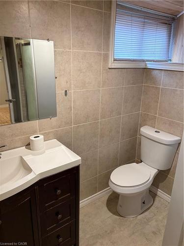 Lower-249 Federal Street, Stoney Creek, ON - Indoor Photo Showing Bathroom