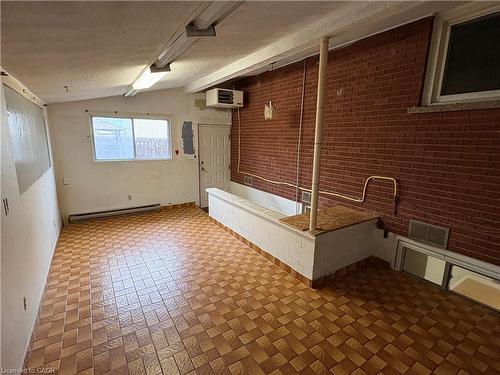 Lower-249 Federal Street, Stoney Creek, ON - Indoor Photo Showing Other Room
