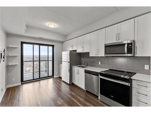 1306-15 Queen Street S, Hamilton, ON - Indoor Photo Showing Kitchen