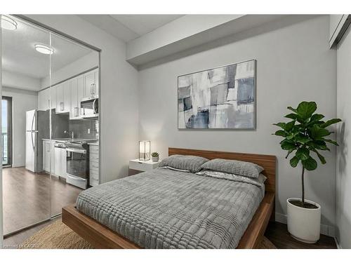 1306-15 Queen Street S, Hamilton, ON - Indoor Photo Showing Bedroom