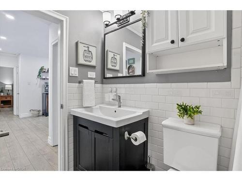 83 Elgin Crescent, Waterloo, ON - Indoor Photo Showing Bathroom