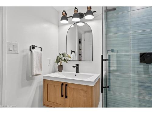 83 Elgin Crescent, Waterloo, ON - Indoor Photo Showing Bathroom