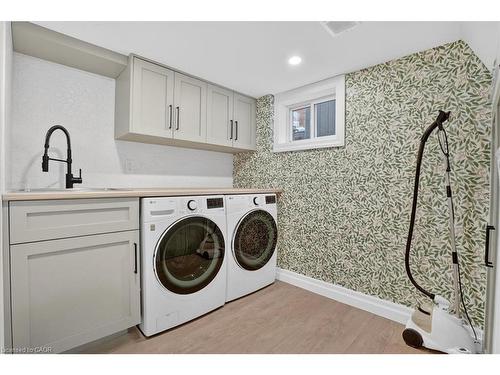 83 Elgin Crescent, Waterloo, ON - Indoor Photo Showing Laundry Room