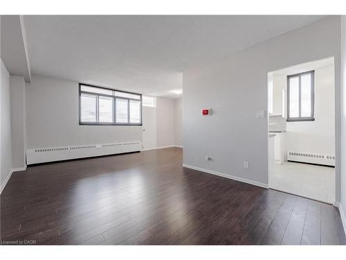 1014-770 Hager Avenue, Burlington, ON - Indoor Photo Showing Other Room