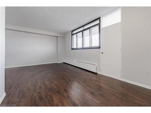 1014-770 Hager Avenue, Burlington, ON - Indoor Photo Showing Other Room