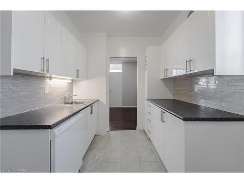 1014-770 Hager Avenue, Burlington, ON - Indoor Photo Showing Kitchen
